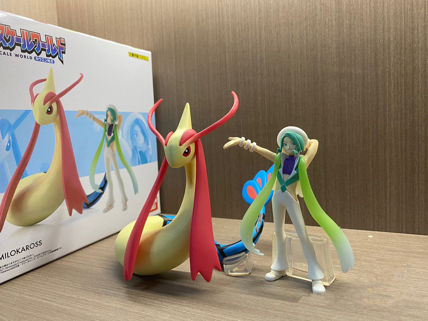 [IN STOCK] 1/20 Scale World Figure [BANDAÏ] - Wallace & Milotic