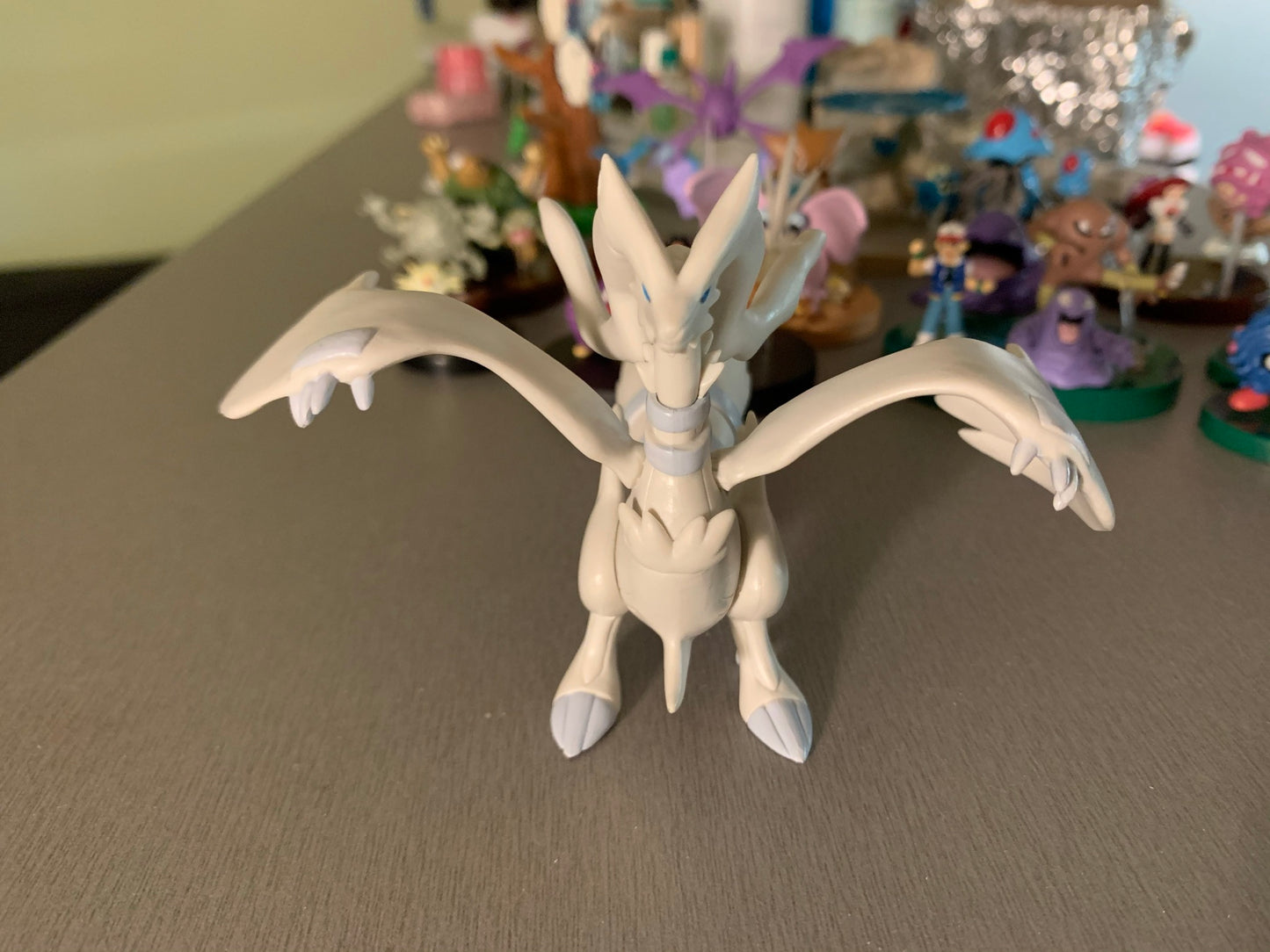 Tomy Zukan 1/40 Figure - Reshiram