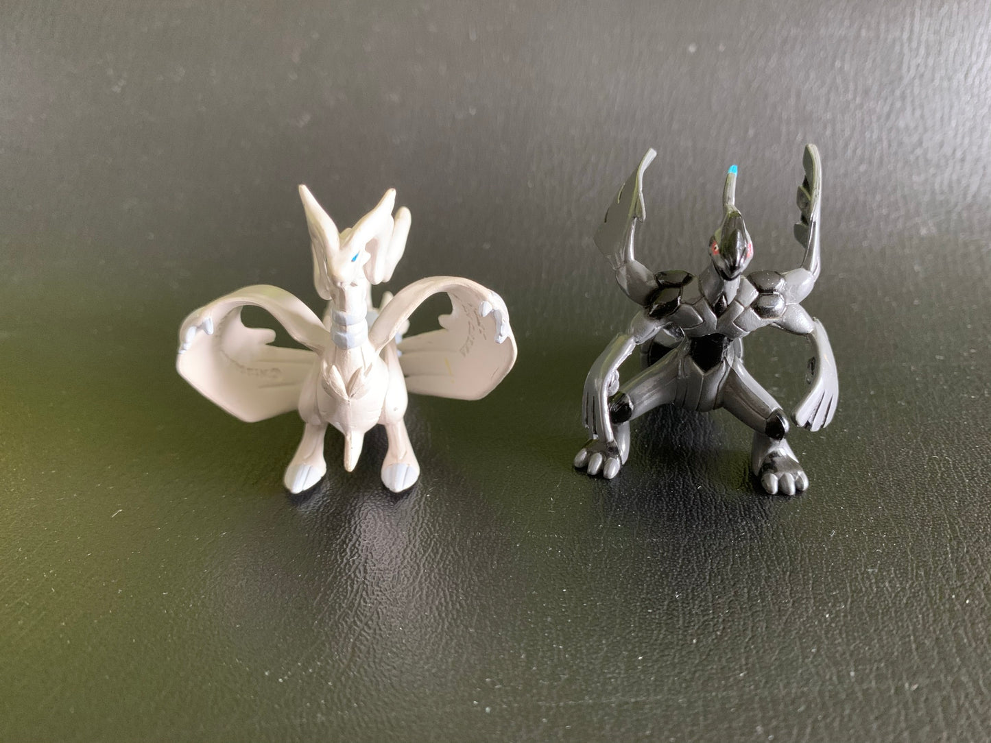 Figurine Tomy CGTSJ - Reshiram & Zekrom