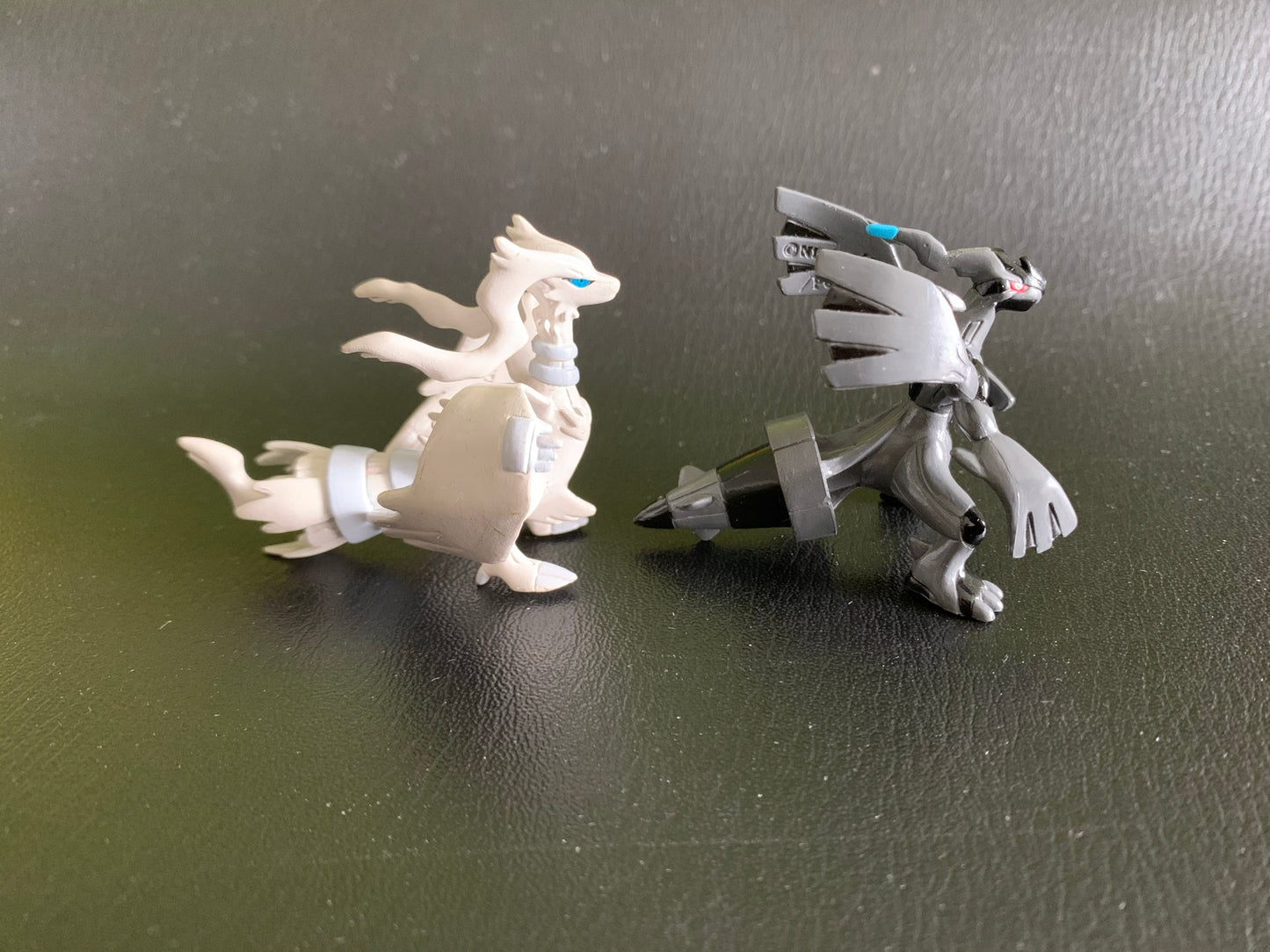 Figurine Tomy CGTSJ - Reshiram & Zekrom