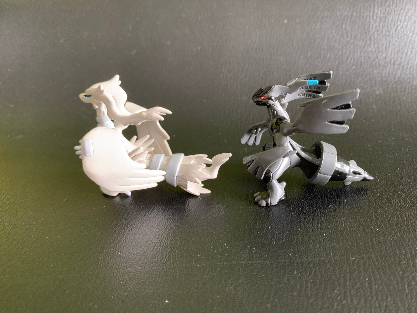 Figurine Tomy CGTSJ - Reshiram & Zekrom