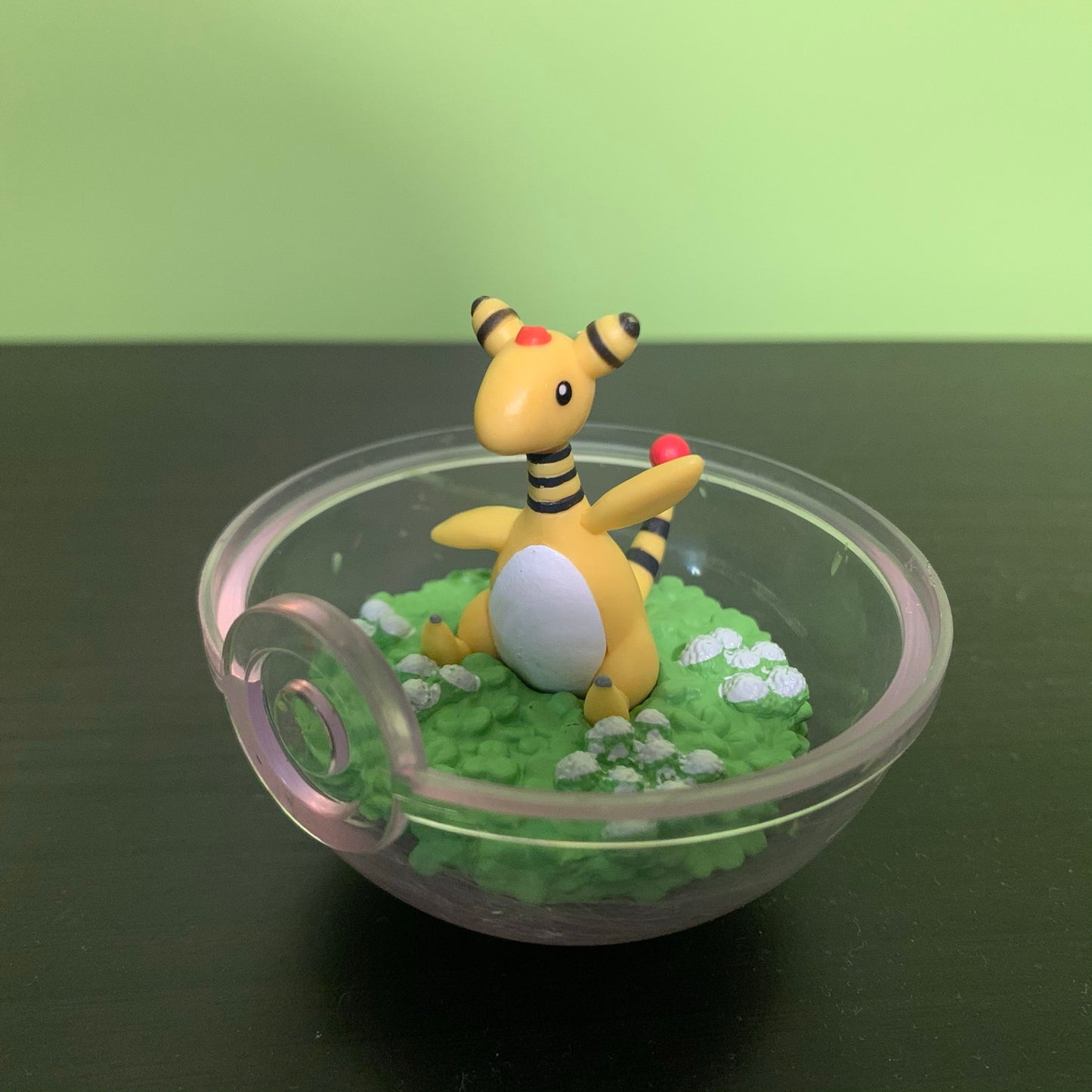 Re-ment Pokeball Terrarium - Pharamp