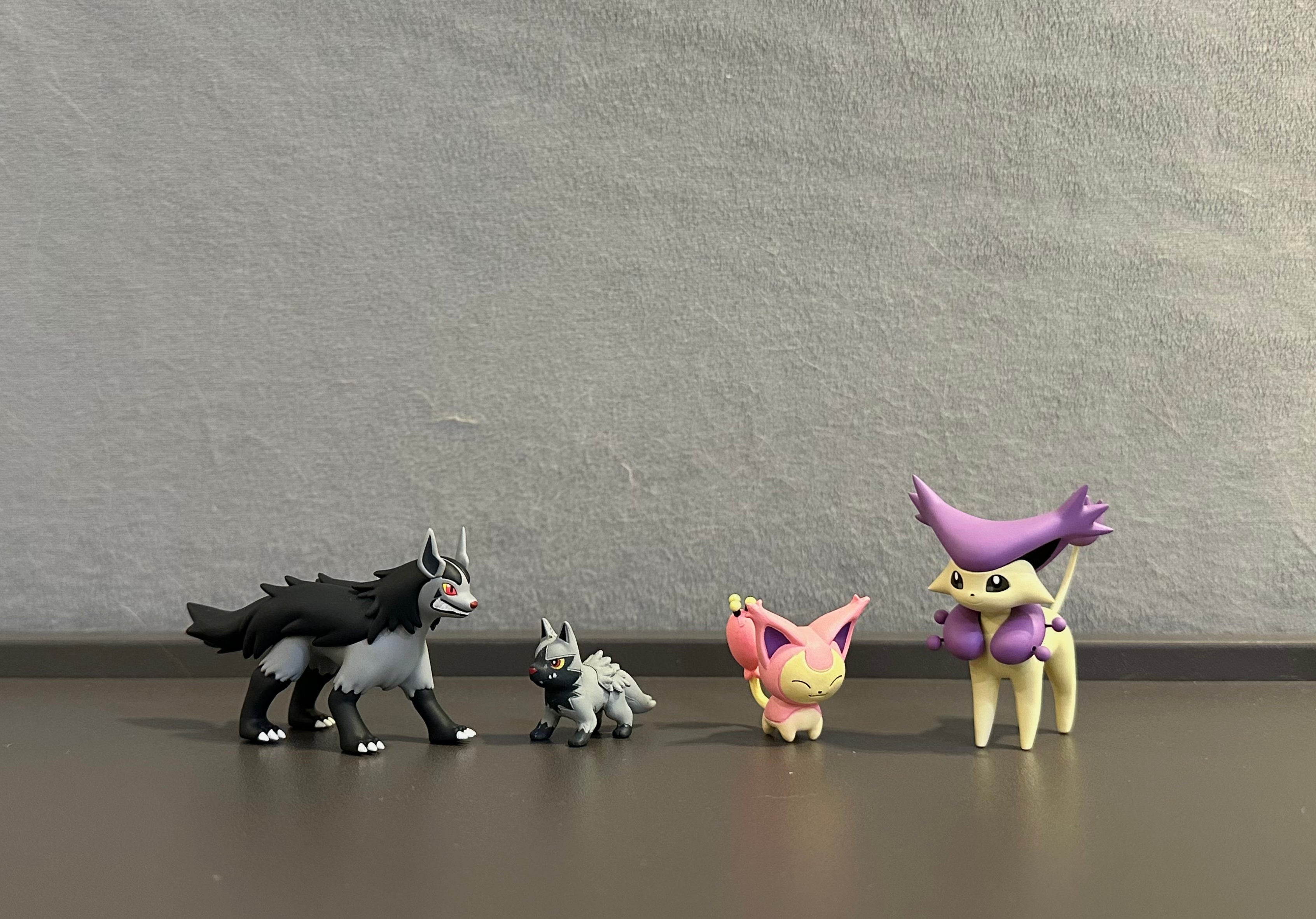 Mightyena figure best sale