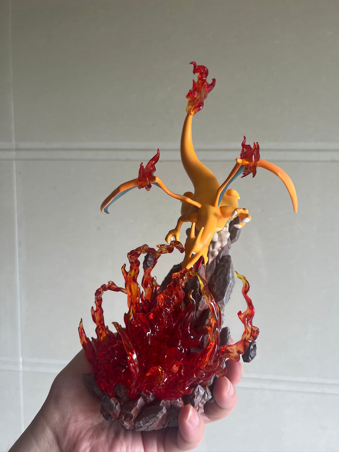 [IN STOCK] 1/20 Scale World Figure [SUN] - Charizard with Flames