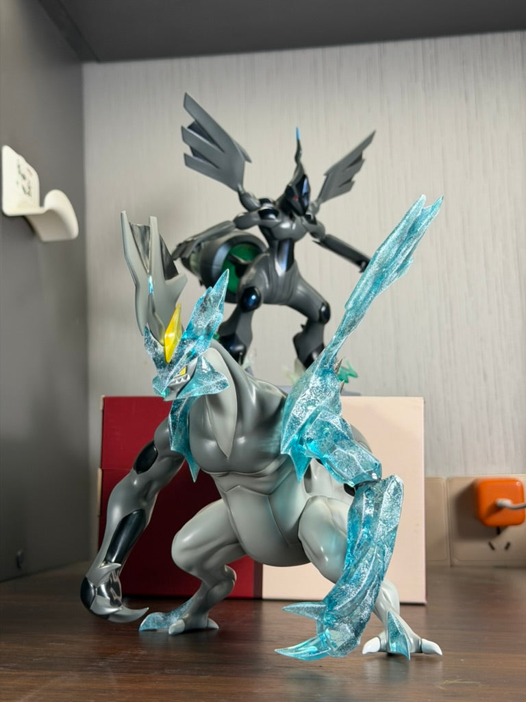 [IN STOCK] 1/20 Scale World Figure [WONDER] - Black Kyurem & White Kyurem