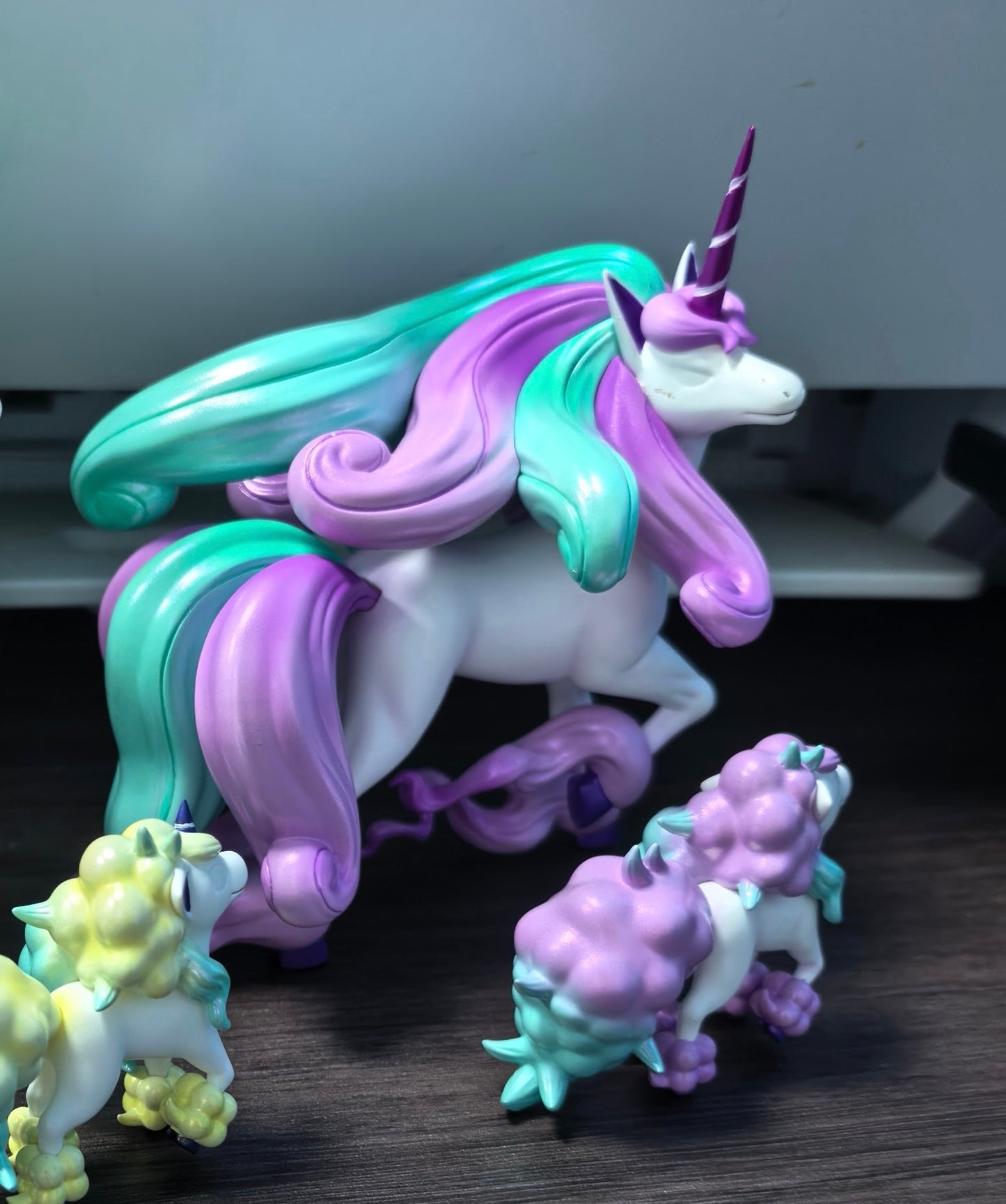 [PREORDER] 1/20 Scale World Figure [WU] - Galarian Ponyta & Rapidash