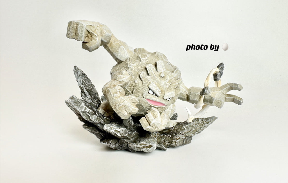 [IN STOCK] 1/20 Scale World Figure [PALLET TOWN] - Geodude & Graveler & Golem