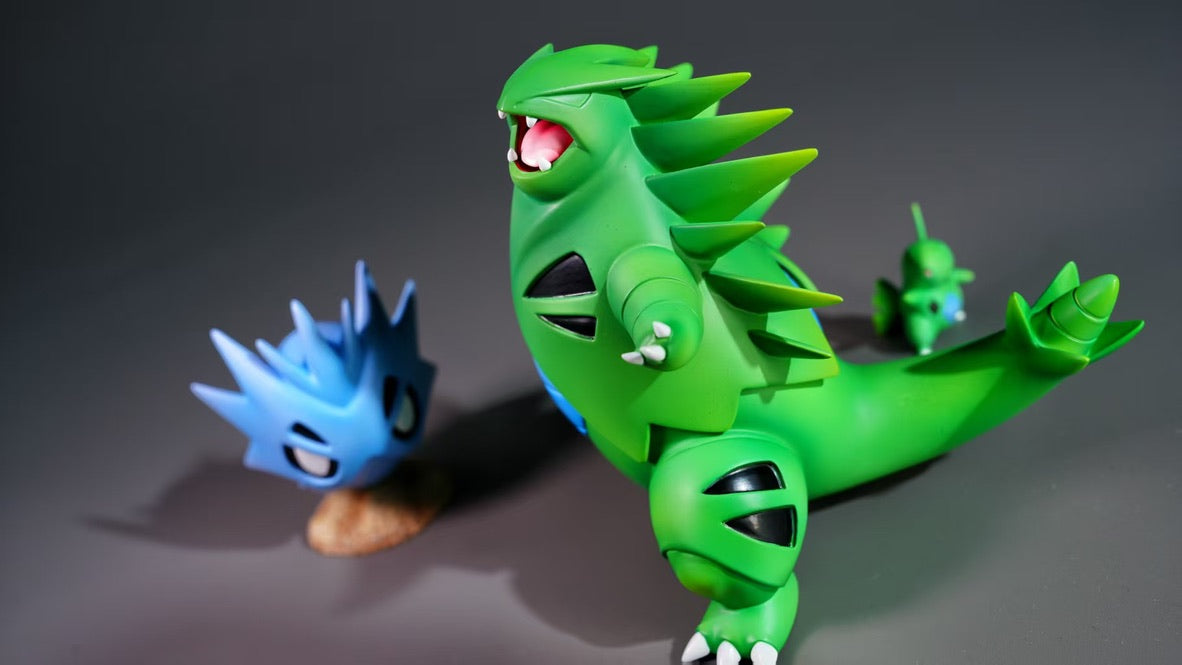 [PREORDER] 1/20 Scale World Figure [MN] - Larvitar & Pupitar & Tyranitar