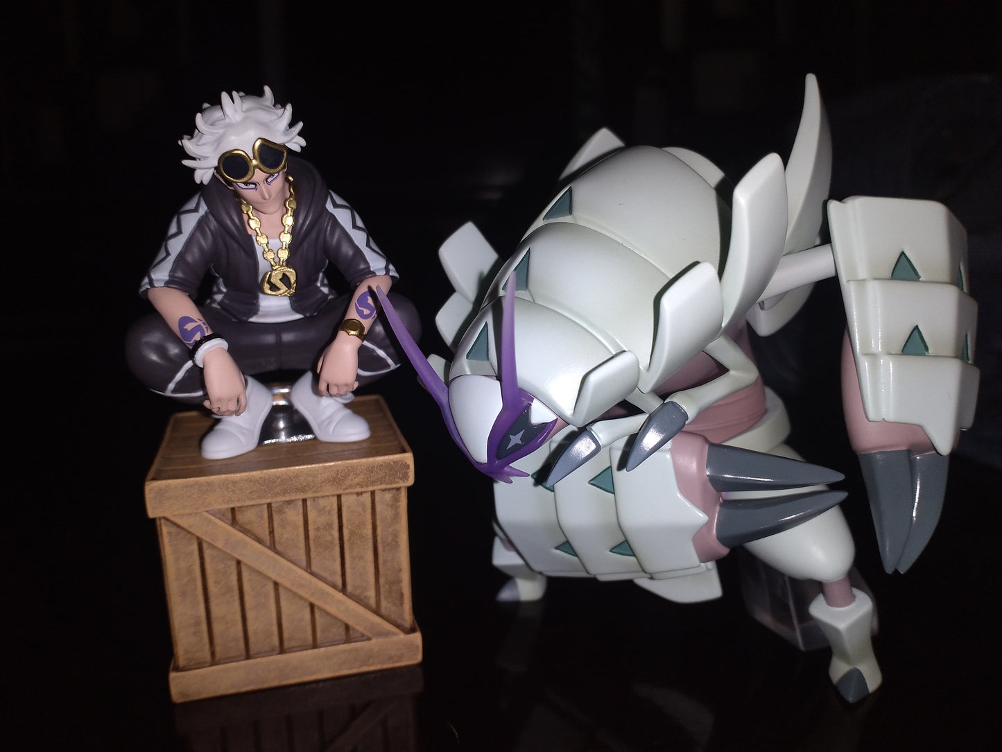 [IN STOCK] 1/20 Scale World Figure [FT] - Guzma & Golisopod