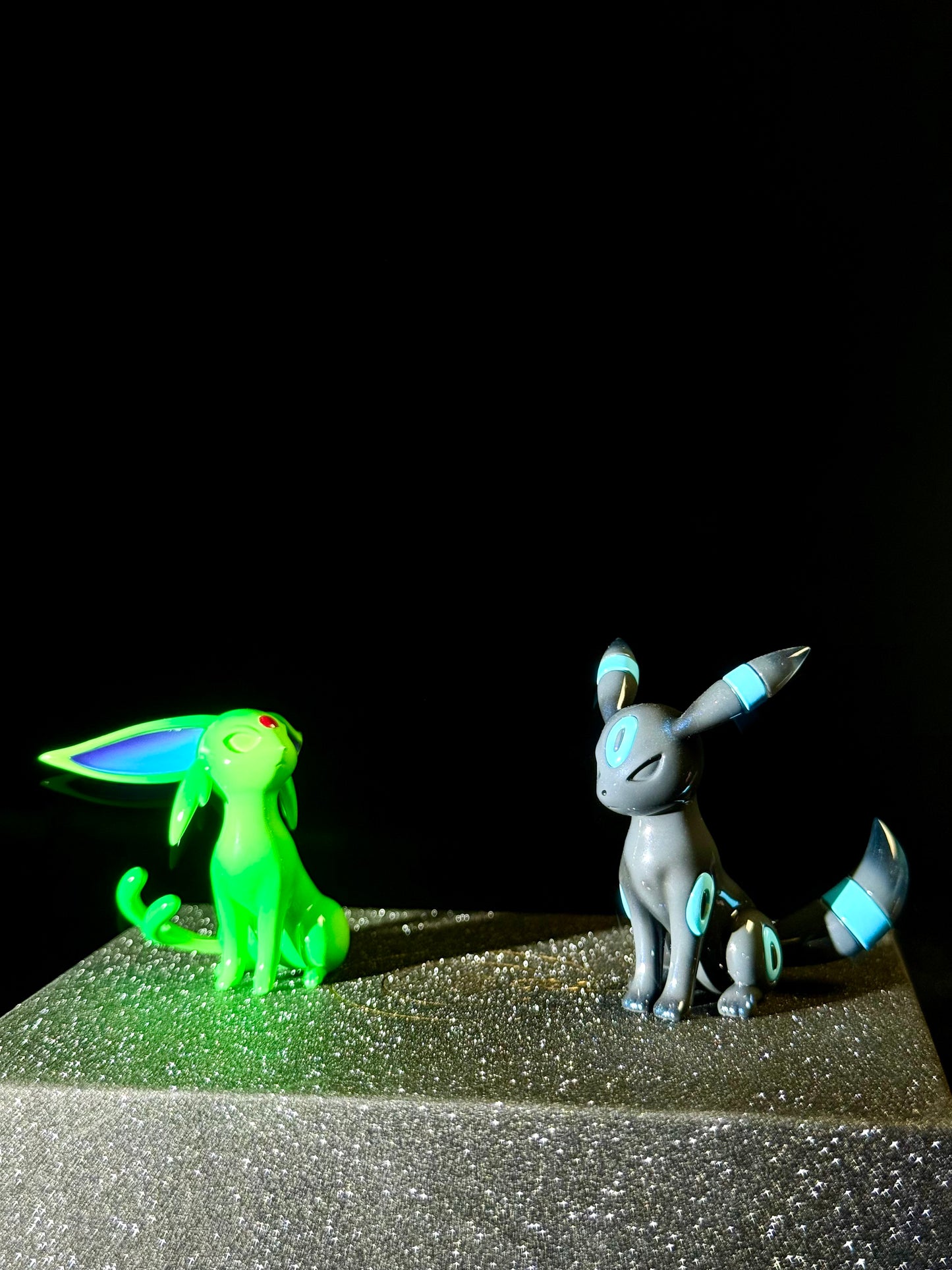 [PREORDER] 1/20 Scale World Figure [YOR] - Espeon & Umbreon