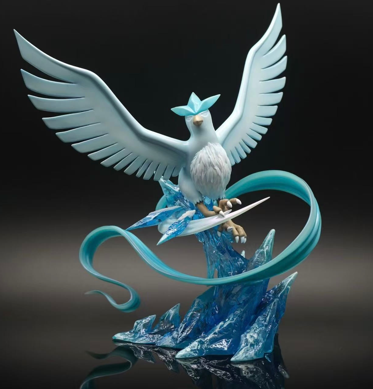 [PREORDER] 1/20 Scale World Figure [LIMOUSINE] - Articuno & Moltres