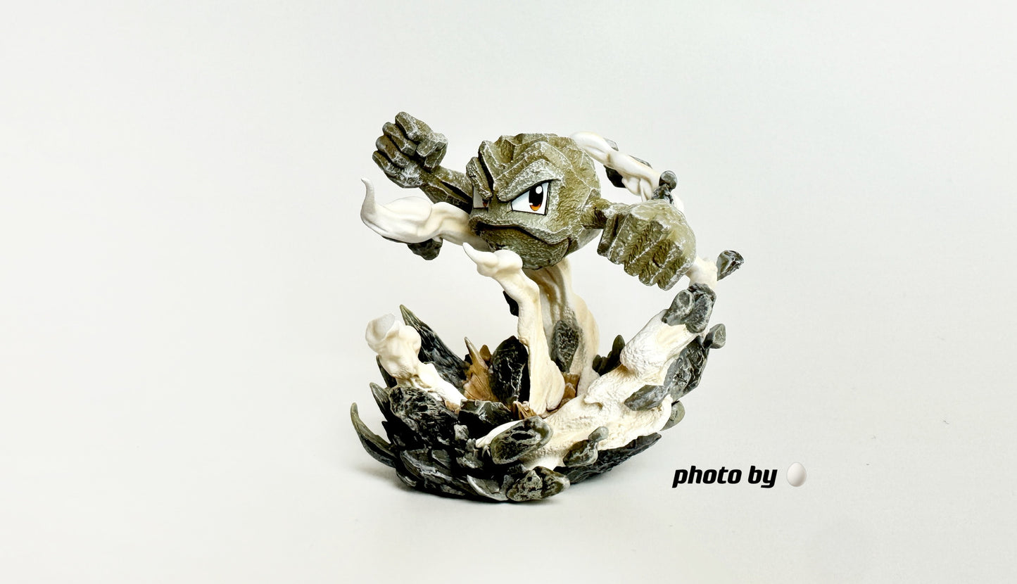 [IN STOCK] 1/20 Scale World Figure [PALLET TOWN] - Geodude & Graveler & Golem