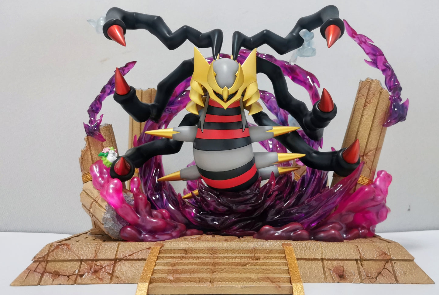 [IN STOCK] 1/20 Scale World Figure [BF] - Giratina