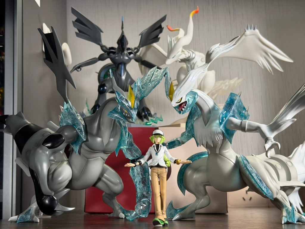 [IN STOCK] 1/20 Scale World Figure [WONDER] - Black Kyurem & White Kyurem