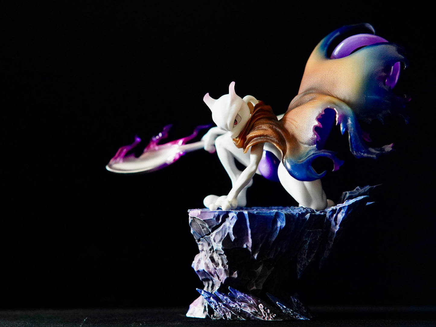 [IN STOCK] 1/20 Scale World Figure [PMT] - Mewtwo