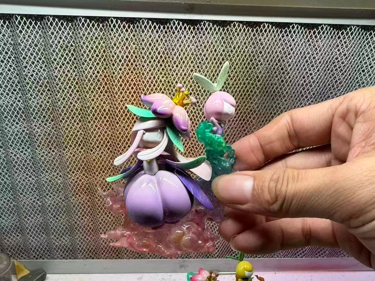 [PREORDER] 1/20 Scale World Figure [GOLDEN CITY] - Petilil & Lilligant