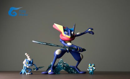 [PREORDER] 1/20 Scale World Figure [FOG] - Froakie & Frogadier & Greninja