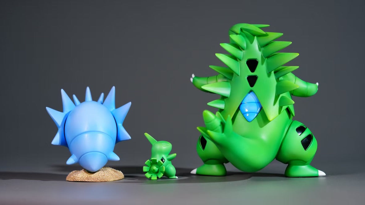 [PREORDER] 1/20 Scale World Figure [MN] - Larvitar & Pupitar & Tyranitar