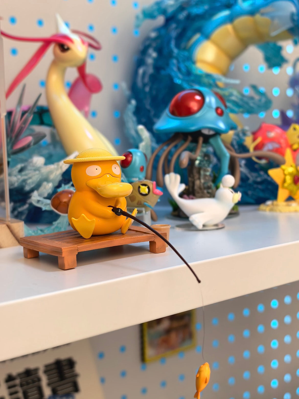 [IN STOCK] 1/20 Scale World Figure [GOLDEN CITY] - Psyduck & Golduck