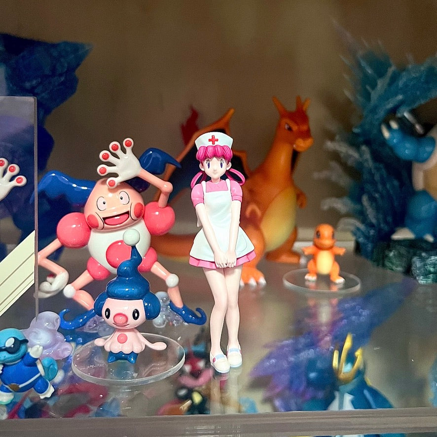 [IN STOCK] 1/20 Scale World Figure [RACER & LIMOUSINE] - Nurse Joy