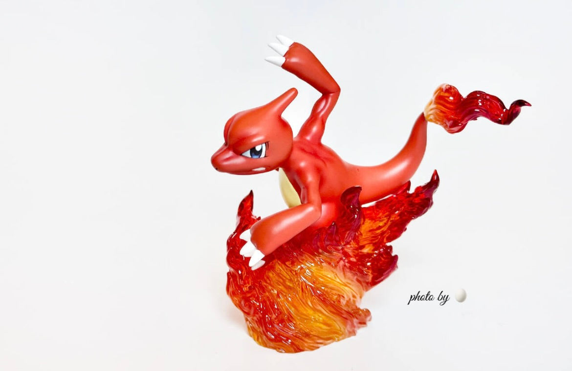 [IN STOCK] 1/20 Scale World Figure [PALLET TOWN] - Charmander & Charmeleon & Charizard