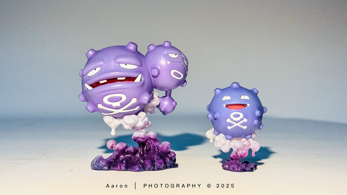 [IN STOCK] 1/20 Scale World Figure [VS] - Koffing & Weezing