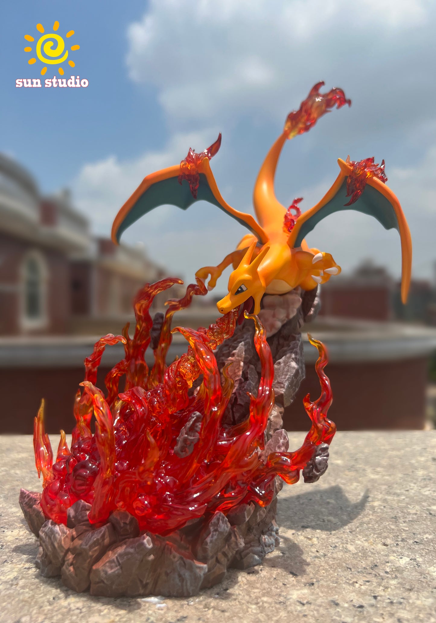 [PREORDER] 1/20 Scale World Figure [SUN] - Charizard with Flames