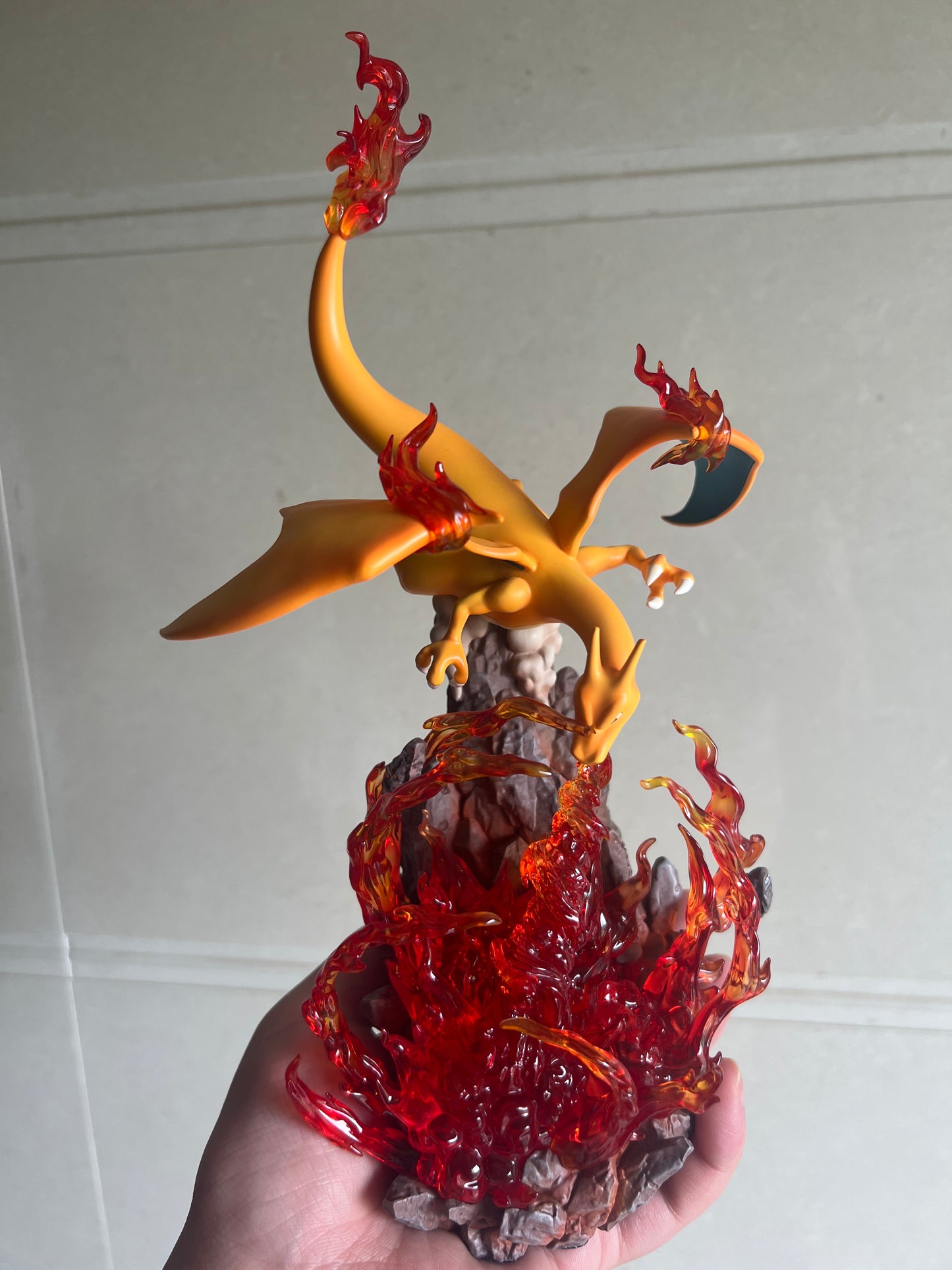 [IN STOCK] 1/20 Scale World Figure [SUN] - Charizard with Flames