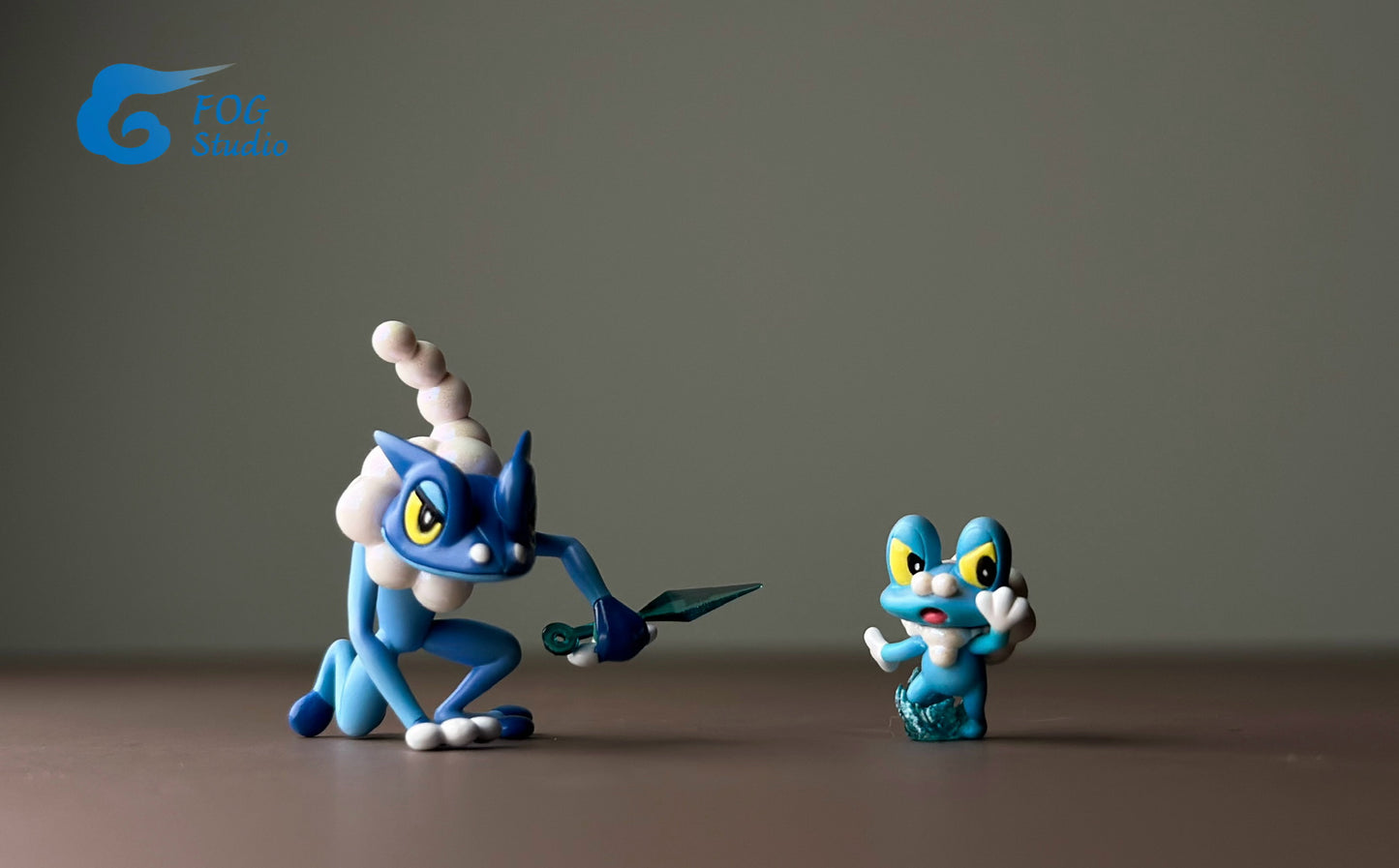 [PREORDER] 1/20 Scale World Figure [FOG] - Froakie & Frogadier & Greninja