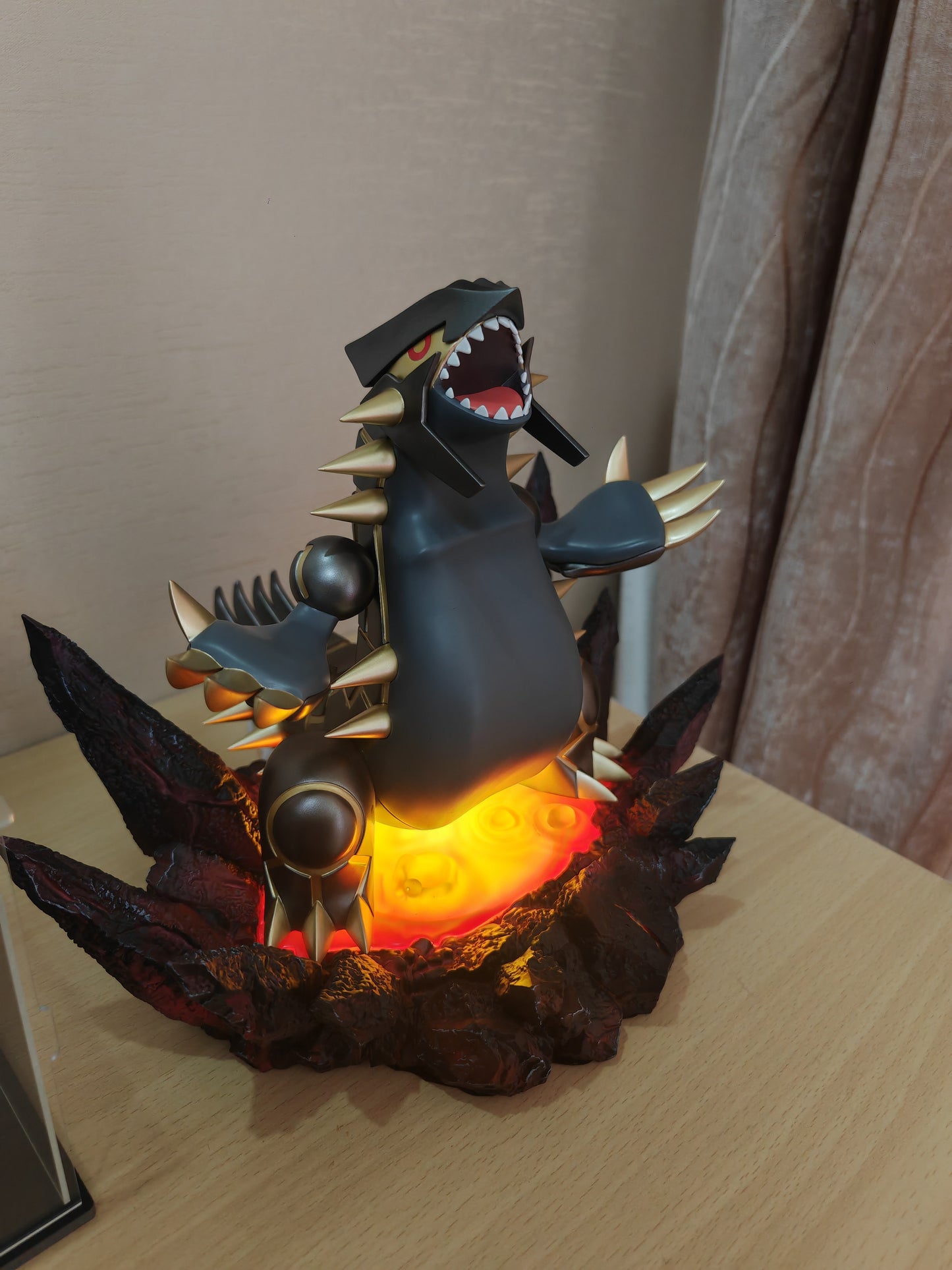 [IN STOCK] 1/20 Scale World Figure [VS] - Groudon