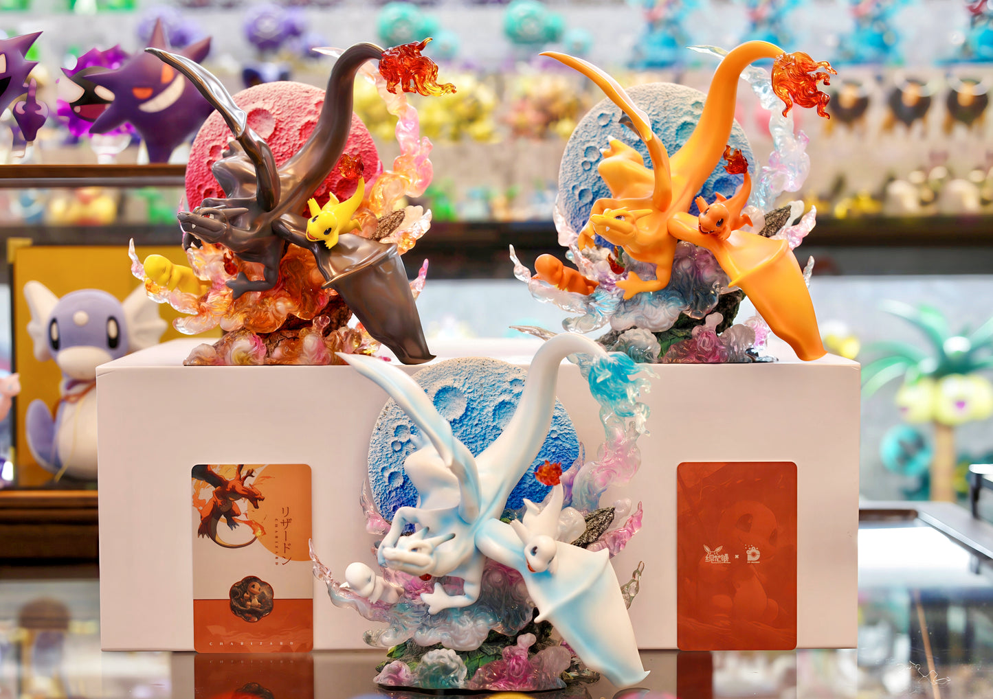 [PREORDER] 1/20 Scale World Figure [MARSHMALLOW] - Charmander & Charizard