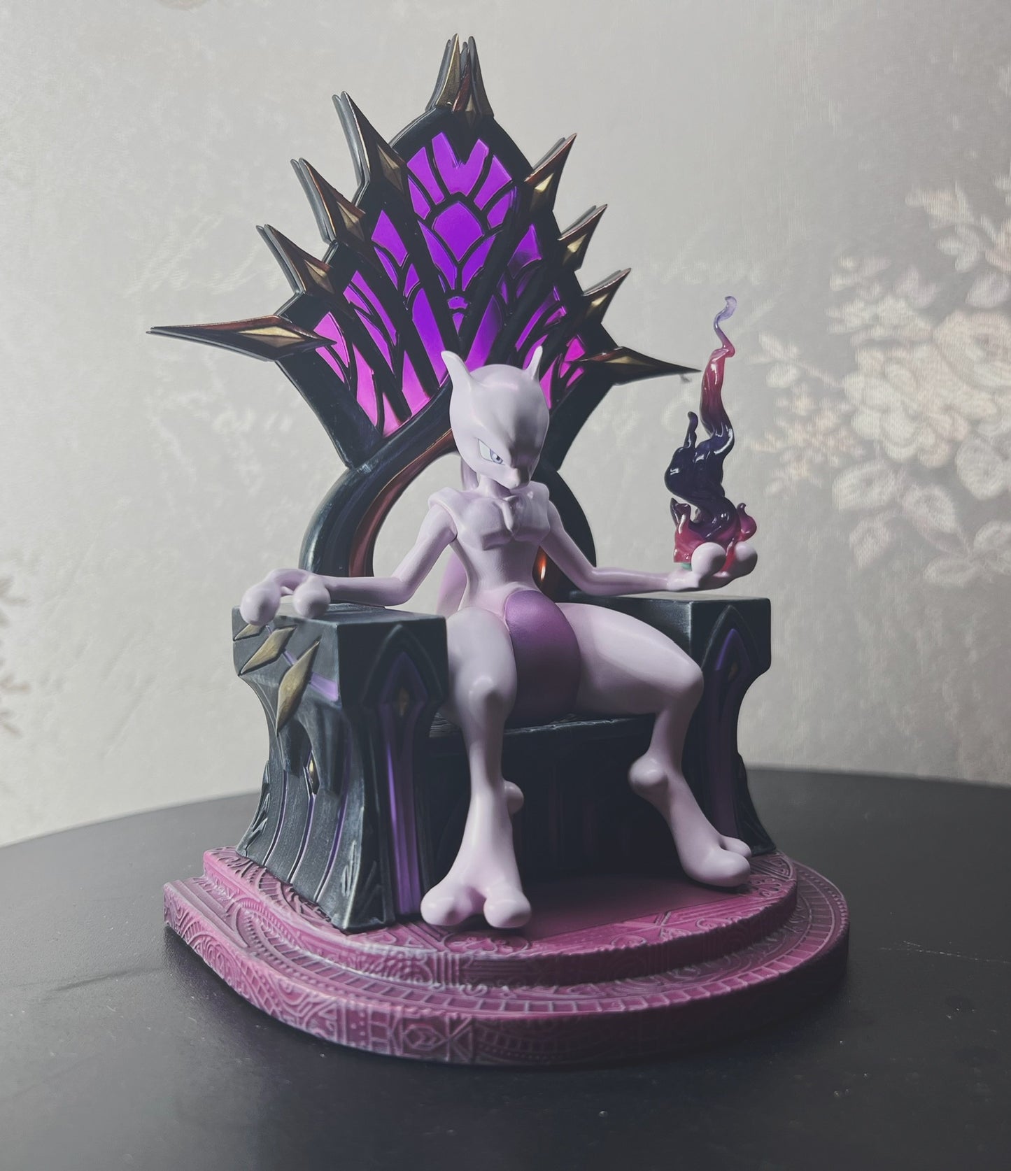 [IN STOCK] 1/20 Scale World Figure [SUN] - Mewtwo & Throne