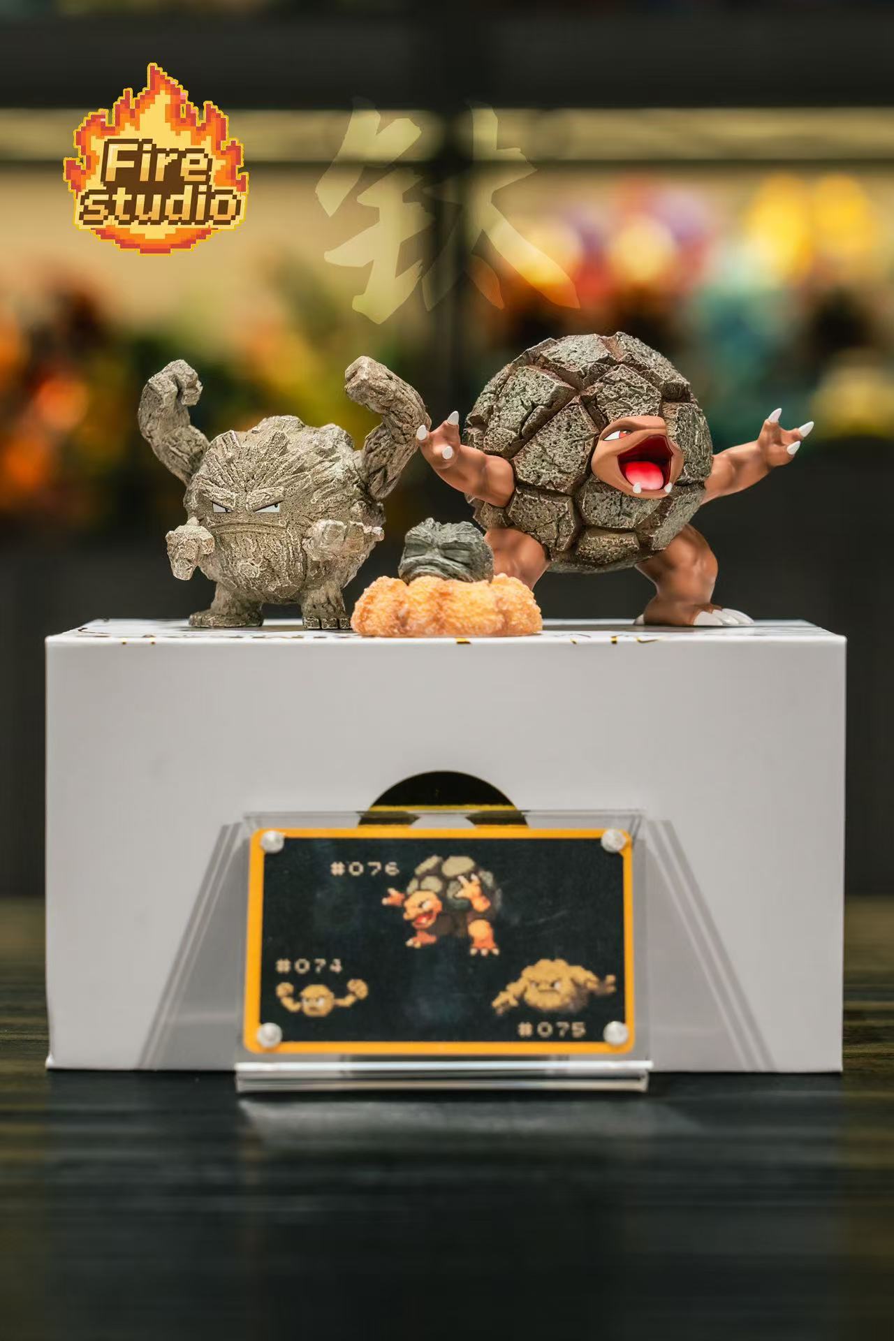 [IN STOCK] 1/20 Scale World Figure [FIRE] - Geodude & Graveler & Golem