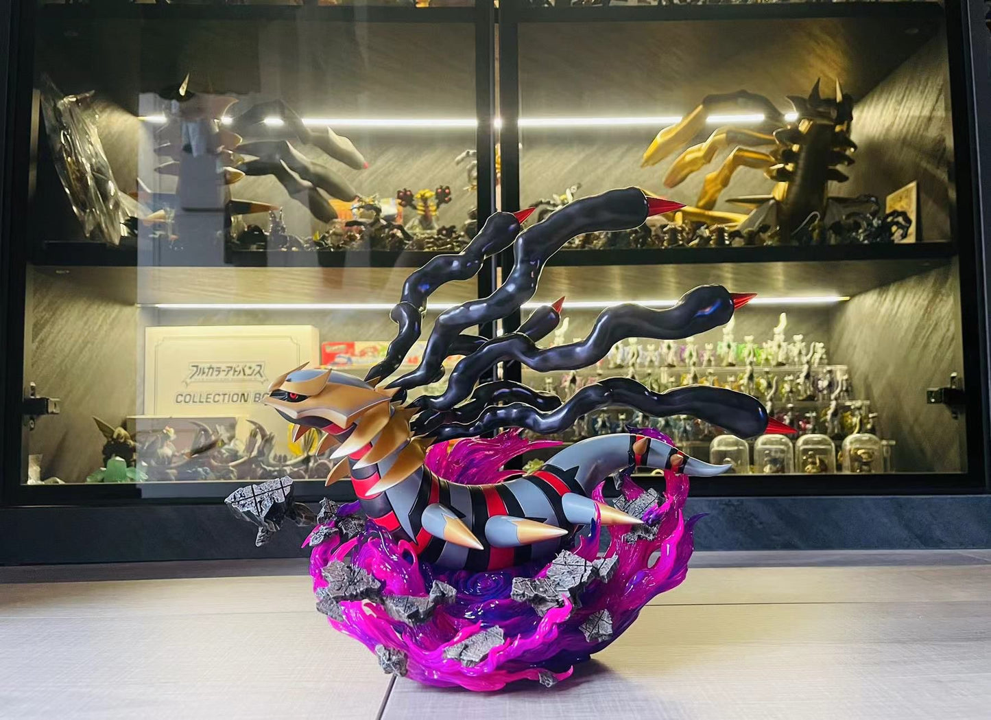 [IN STOCK] 1/20 Scale World Figure [PALLET TOWN] - Giratina (Origin Forme)