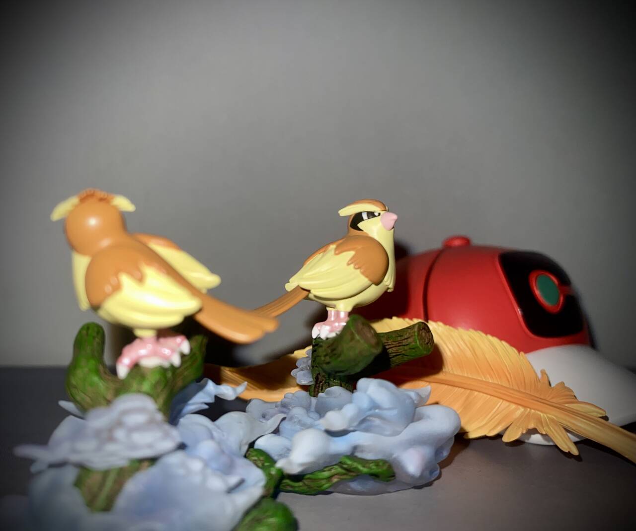 [IN STOCK] 1/20 Scale World Figure [PALLET TOWN] - Pidgey & Pidgeotto & Pidgeot