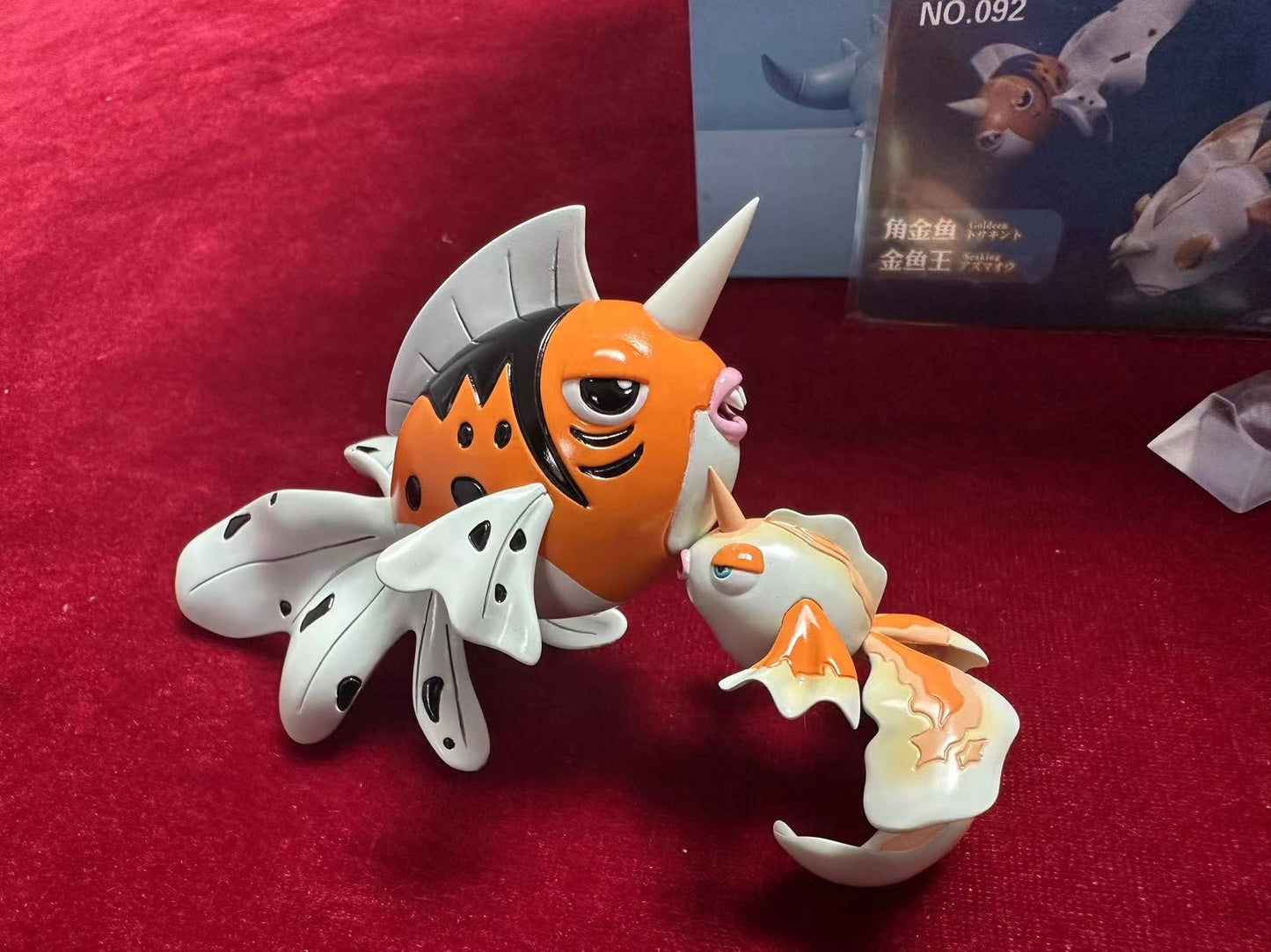 [IN STOCK] 1/20 Scale World Figure [MEGAZZ] - Goldeen & Seaking