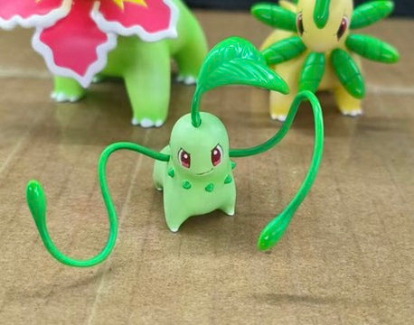 [PREORDER] 1/20 Scale World Figure [FOG] - Chikorita & Bayleef & Meganium