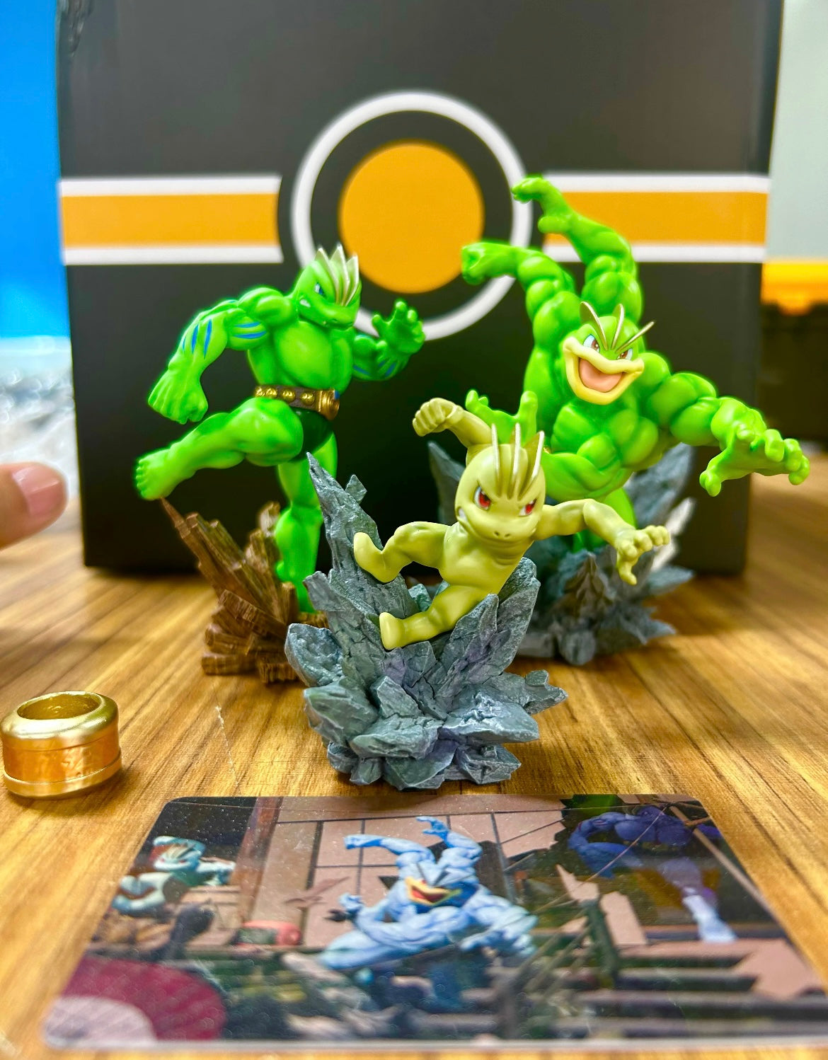 [IN STOCK] 1/20 Scale World Figure [PALLET TOWN] - Machop & Machoke & Machamp B