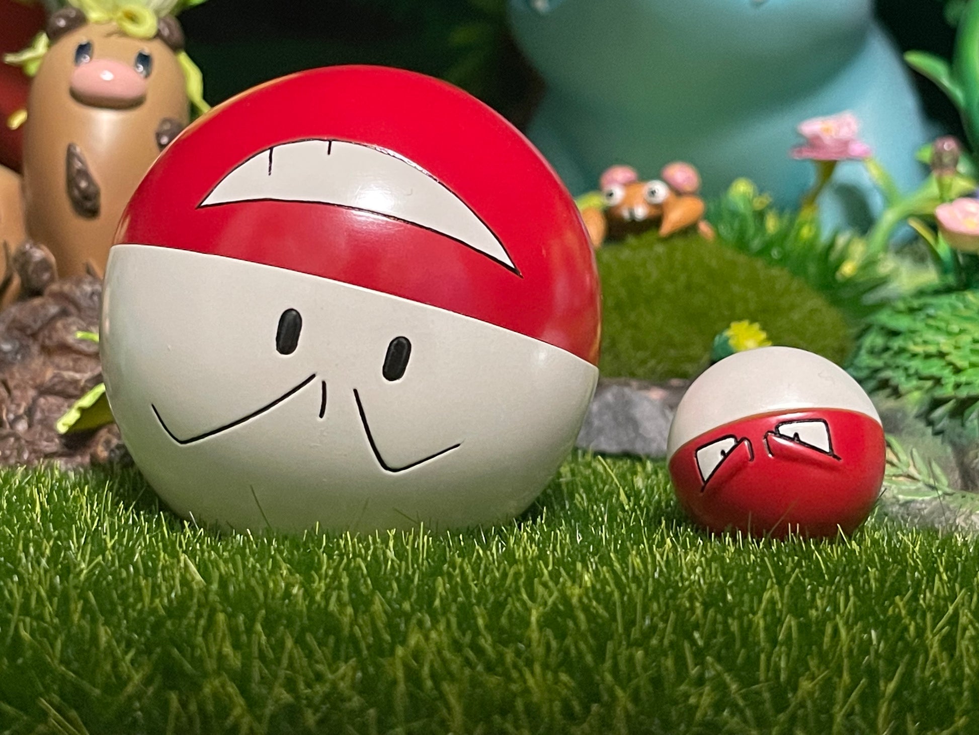 [IN STOCK] 1/20 Scale World Figure [KING] - Voltorb & Electrode