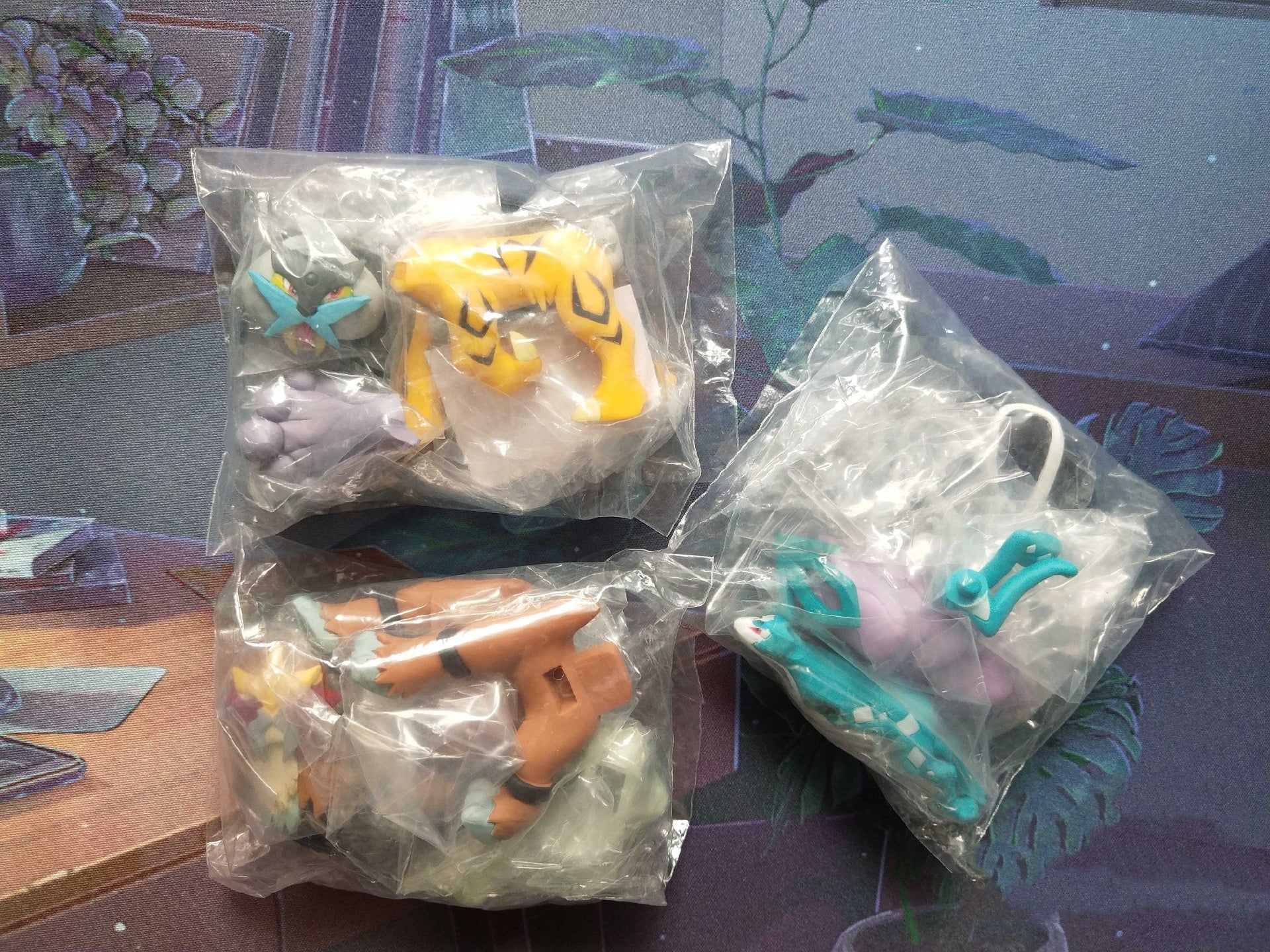 IN STOCK] 1/40 Tomy Zukan Figure - Raikou & Entei & Suicune