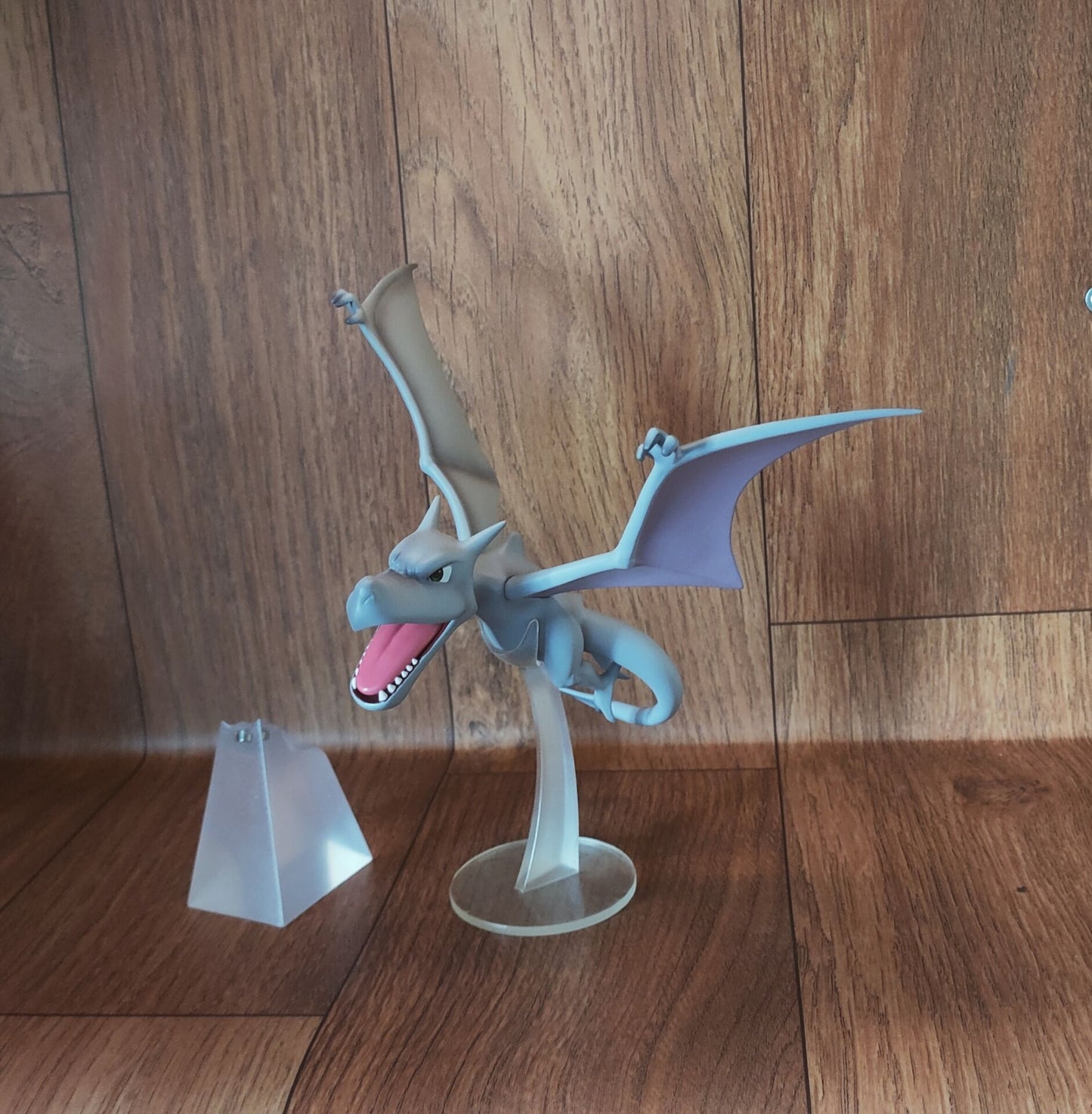 [IN STOCK] 1/20 Scale World Figure [POCKET BUS] - Aerodactyl