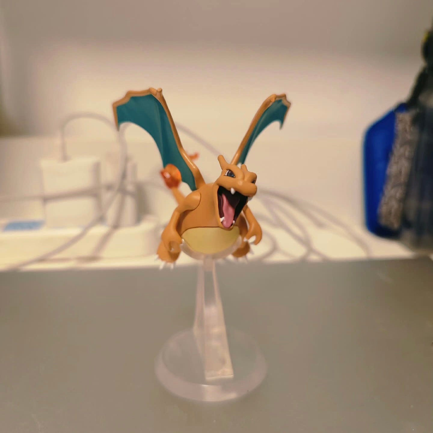 IN STOCK] 1/20 Scale World Figure [UU] - Mega Charizard X & Y