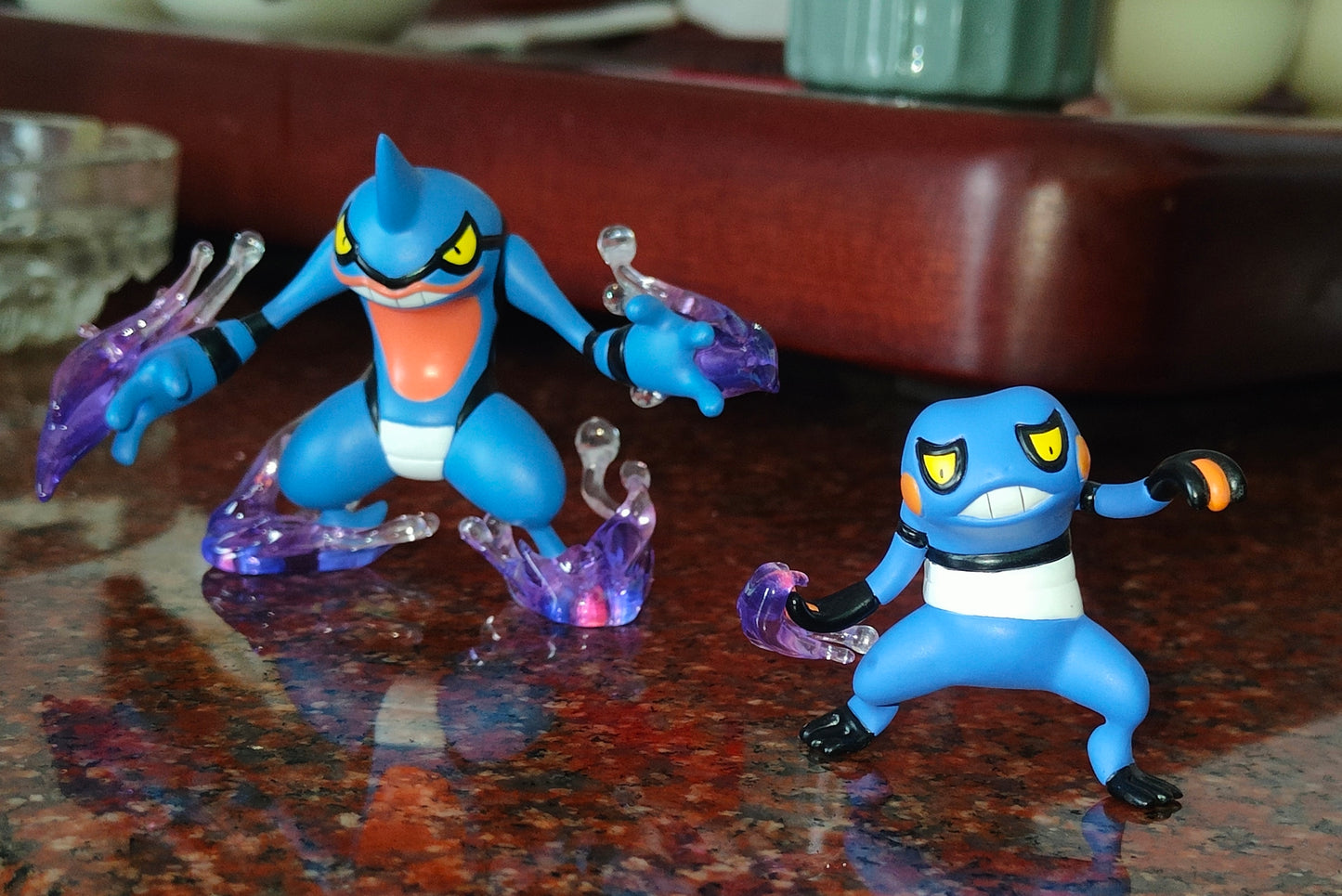 [IN STOCK] 1/20 Scale World Figure [KING] - Croagunk & Toxicroak