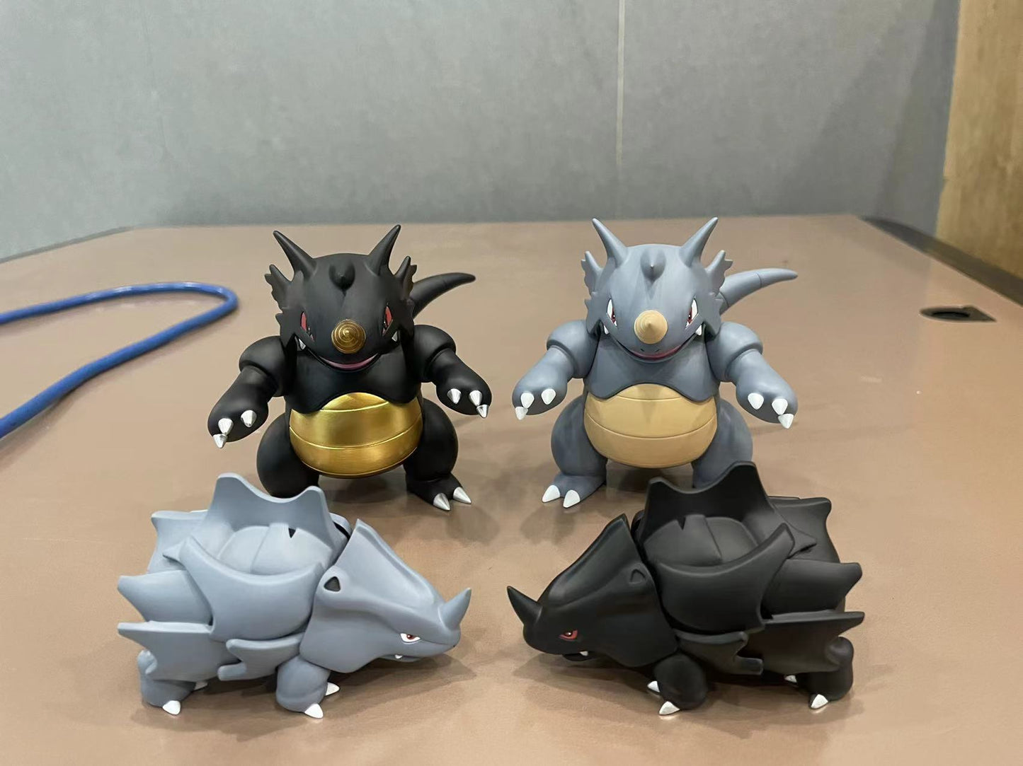 [IN STOCK] 1/20 Scale World Figure [UU] - Rhyhorn & Rhydon