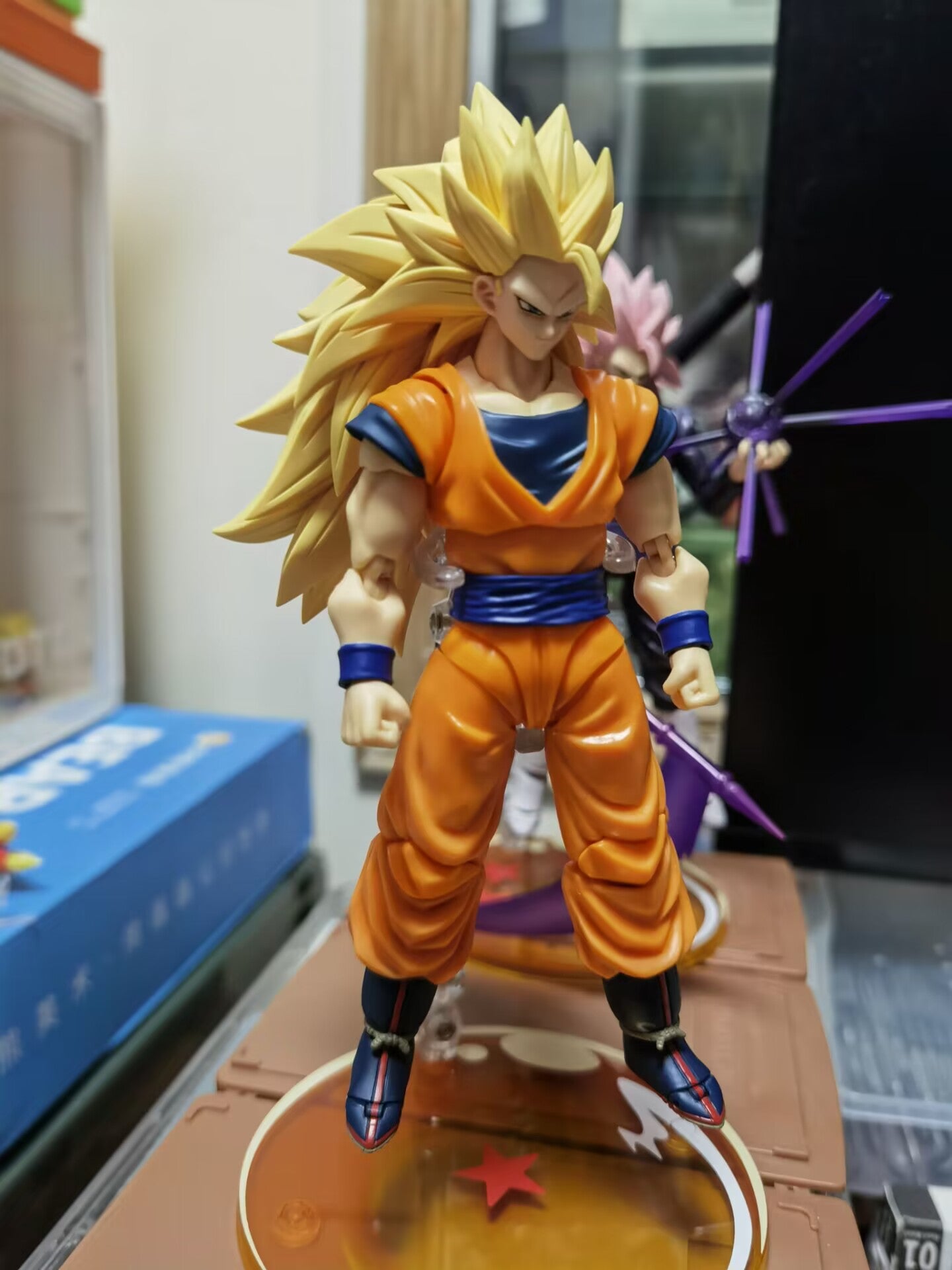 Super saiyan 3 goku 2024 figure