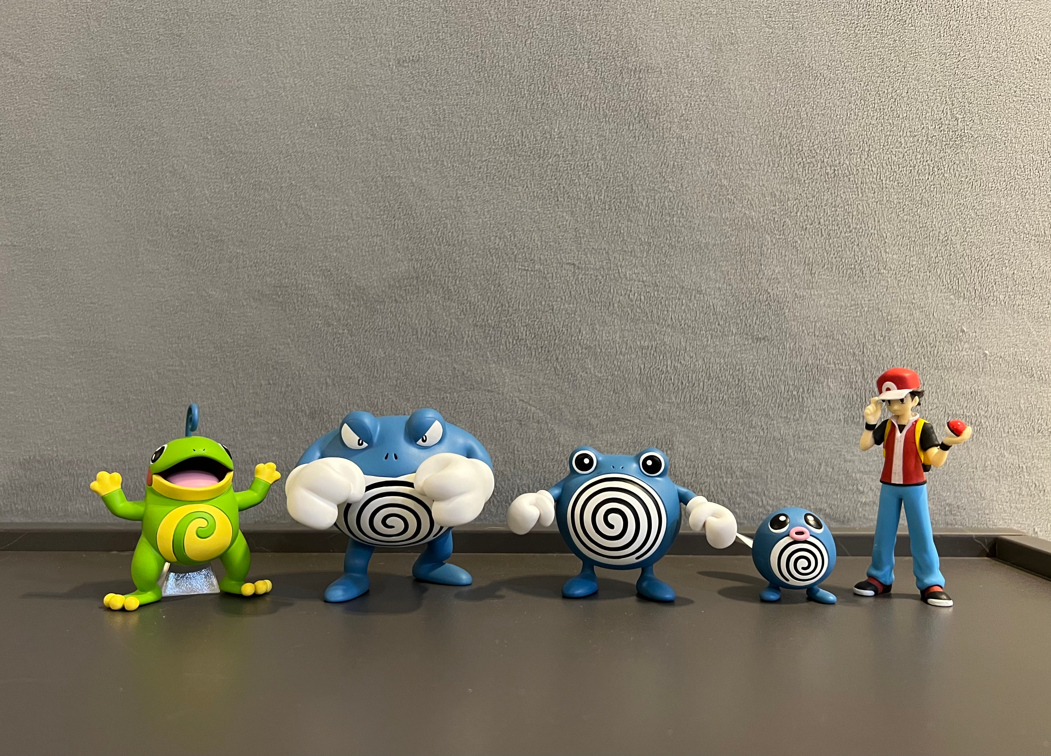 IN STOCK] 1/20 Scale World Figure [RX] - Poliwag & Poliwhirl