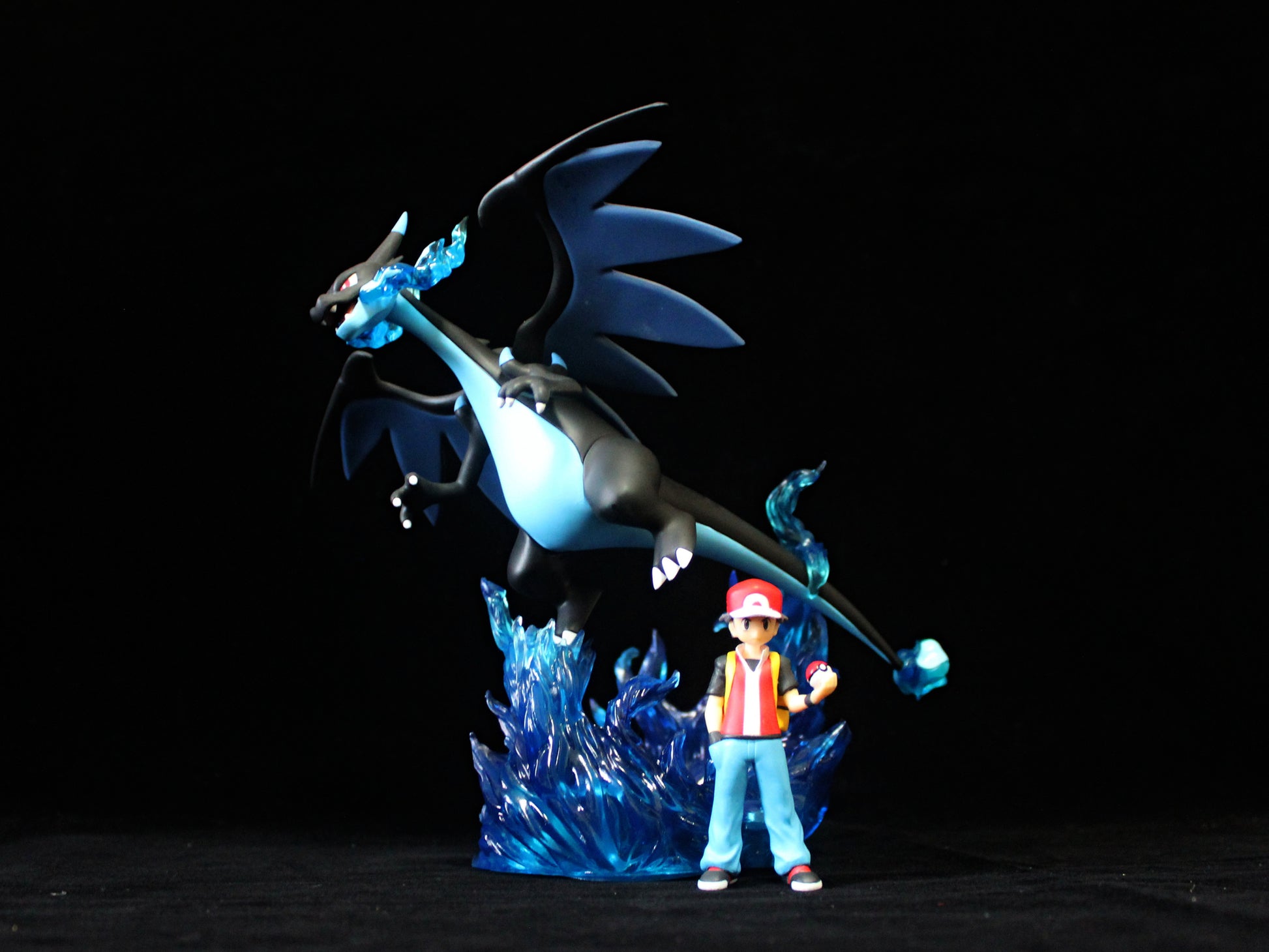 1/20 Scale World Zukan Alain & Mega Charizard X - Pokemon Resin Statue - QN  Studios [Pre-Order]