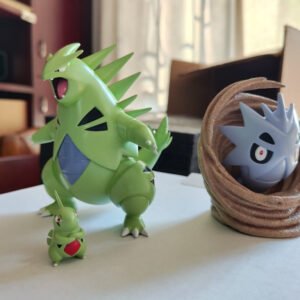 [IN STOCK] 1/20 Scale World Figure [UU] - Larvitar & Pupitar & Tyranitar