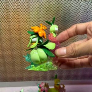 [PREORDER] 1/20 Scale World Figure [GOLDEN CITY] - Petilil & Lilligant